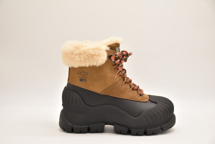 ugg adiroam hiker