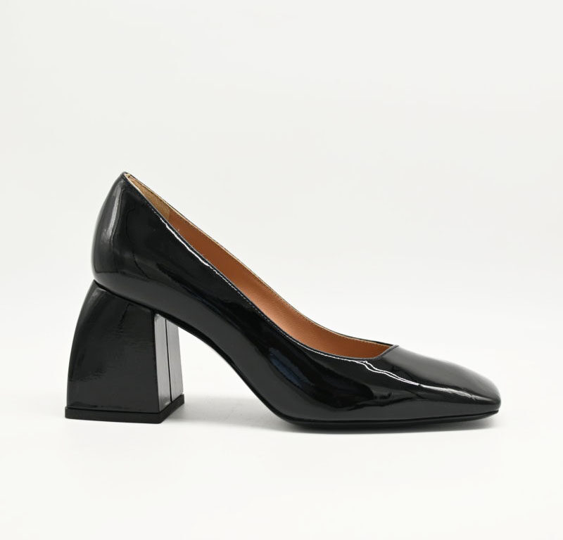 pollini decoltè vernice